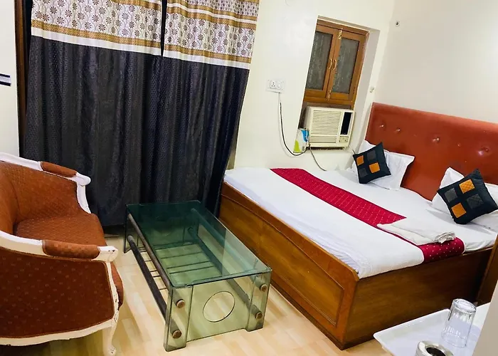 The Super Residency - Near Nizamuddin Markaz & Auliya Dargha