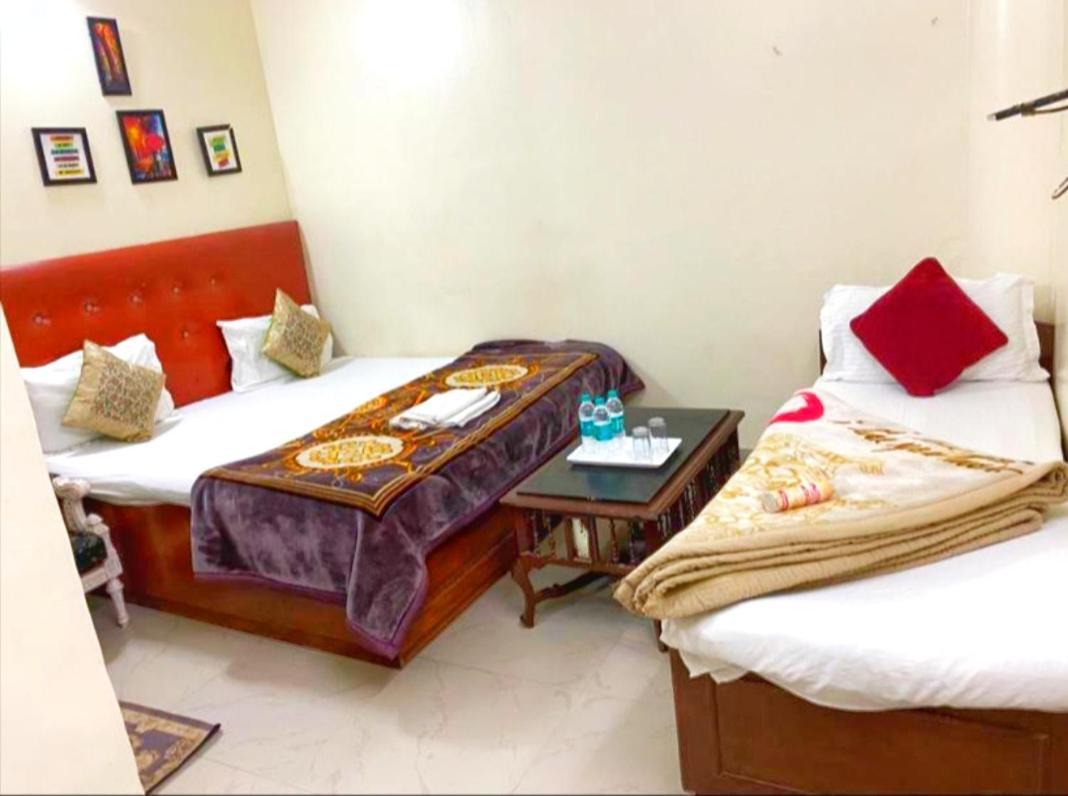 The Super Residency - Near Nizamuddin Markaz & Auliya Dargha Homestay *