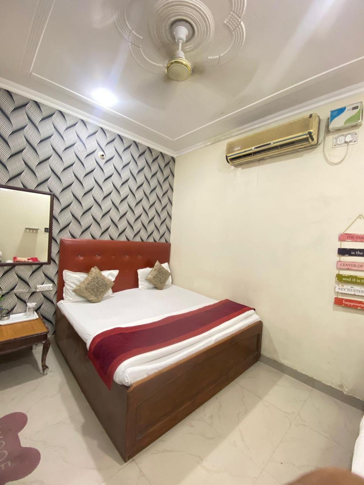 The Super Residency - Near Nizamuddin Markaz & Auliya Dargha *