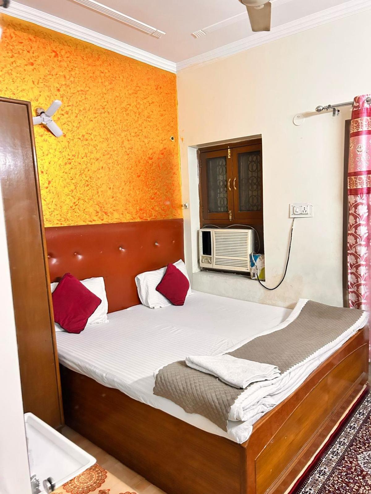 The Super Residency - Near Nizamuddin Markaz & Auliya Dargha