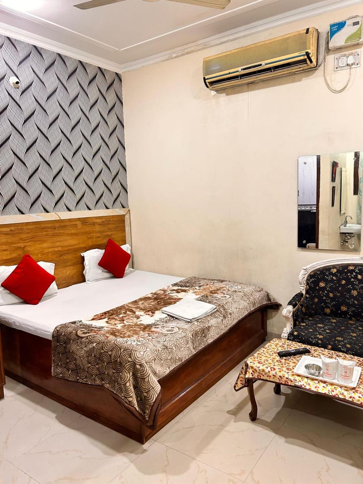 Homestay The Super Residency - Near Nizamuddin Markaz & Auliya Dargha